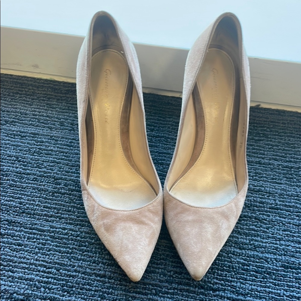 Gianvito Rossi 85 Suede Praline Pink Suede, Size 8. Shoe bag included.